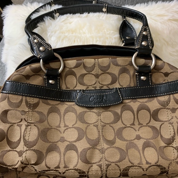 COACH Brown Signature handbag. - Picture 1 of 7